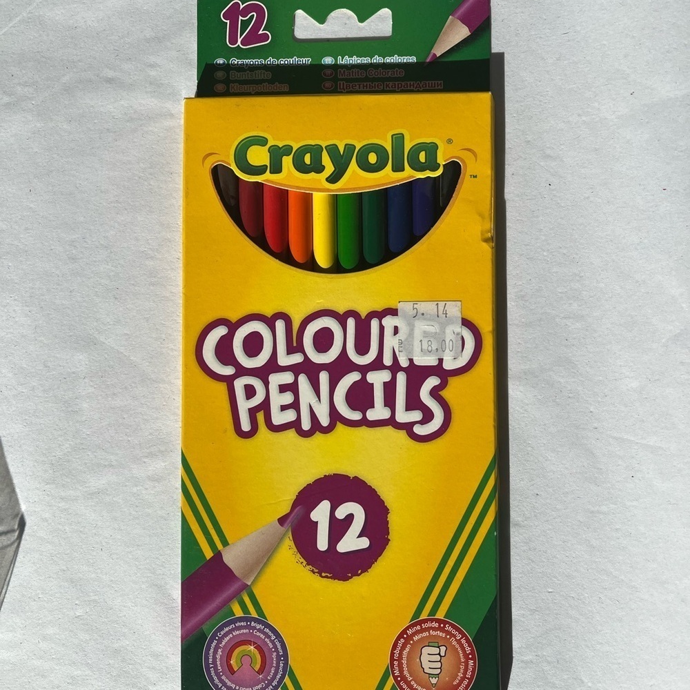 A bundle of 12 Crayola colored pencils